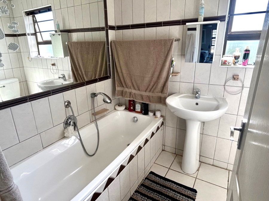 5 Bedroom Property for Sale in Tafelzicht Western Cape